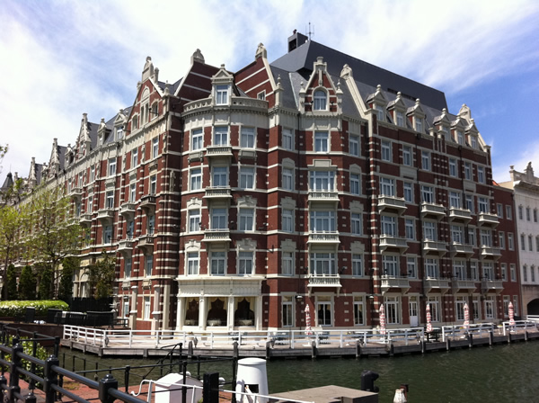 マクハリニュートン［テーマパーク］